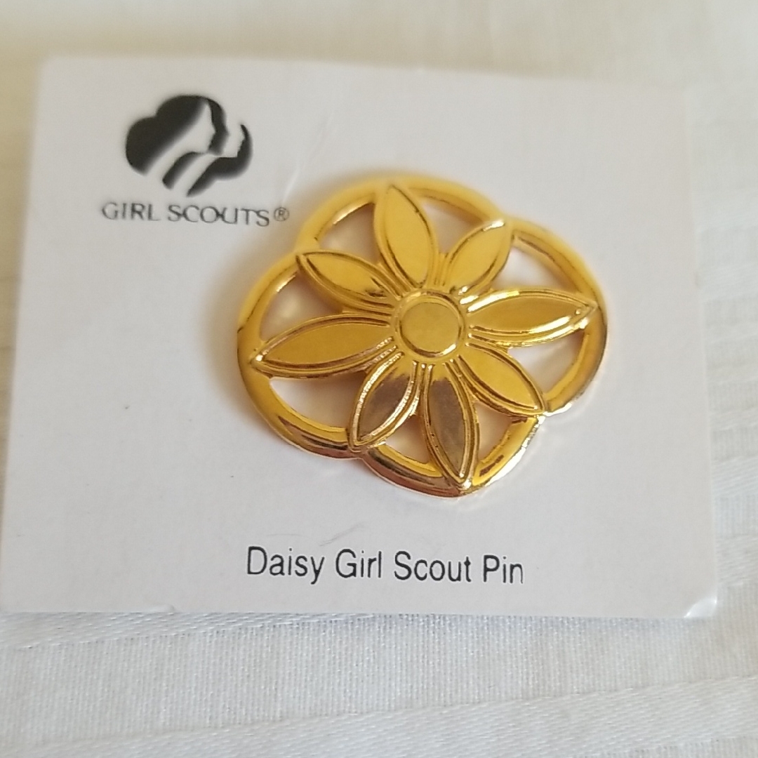 New Vintage Daisy Girl Scout Pin